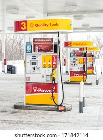 Shell petrol pumps Images, Stock Photos & | Shutterstock