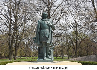 Chicago, IL May 17, 2020, Christopher Columbus Statue In Arrigo Victor Park