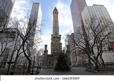 Chicago, IL/ USA - 12.25.2019: Famous Water Tower With Christmas Tree In Front Viewed Early Christmas Morning