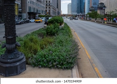 Chicago, IL / USA - 7/23/19:  Median In The Middle Of Wacker Dr. With Open Space On One Side Adn Traffic On The Otherl While Pedestrians Walk On Sidewalk