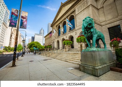 Chicago, IL / USA - 8/28/2020: Art Institute Of Chicago Exterior View With Lions In Summer