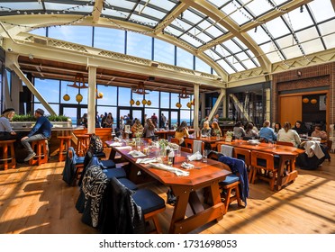 CHICAGO, ILLINOIS - MARCH 12, 2019: Cindy's Rooftop Restaurant At Chicago Athletic Association Hotel On The Michigan Avenue