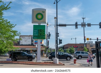 Chicago, Illinois United State - May 30, 2022 Gas Prices Memorial Day Weekend. Hot Chicago Summer