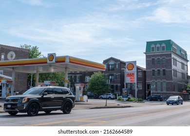 Chicago, Illinois United State - May 30, 2022 Gas Prices Memorial Day Weekend. Hot Chicago Summer