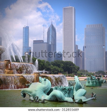 Chicago, Illinois in the United States. City skyline with Buckingham Fountain.