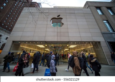 CHICAGO, ILLINOIS, USA - DECEMBER 29, 2016: Michigan Avenue Apple Store Exterior In Chicago On December 29 2016.