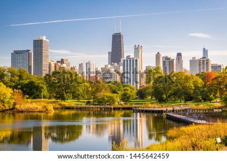 Chicago, Illinois, USA park and skyline.