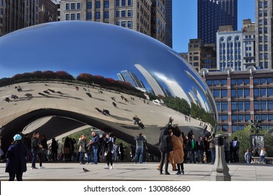 Chicago, Illinois / USA -September 18, 2018 : The Bean Famous Sculpture At Millenium Park Also Known As Cloud Gate