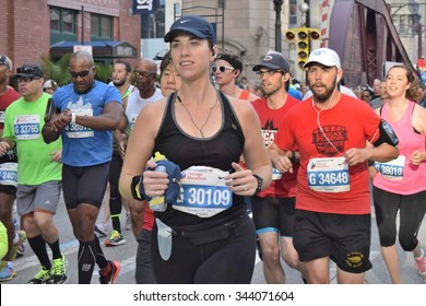 CHICAGO, ILLINOIS/USA â??OCTOBER 11, 2015: Chicago Bank Of America Marathon Woman Runner On October 11, 2015 In Chicago Near North Loop. 