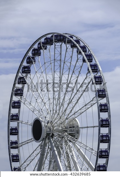 CHICAGO,
ILLINOIS/USA - JUNE 4, 2016: Top three-quarters of new Ferris wheel
at Navy Pier, a popular leisure destination in the Midwest, above
the Chicago shoreline of Lake
Michigan.