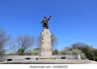 CHICAGO, IL/USA - MAY 14, 2019:  Statue Of Christopher Columbus, On The Museum Campus In Downtown Chicago, Near Grant Park.