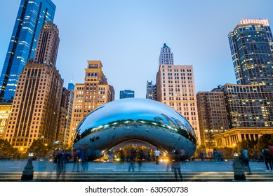 Chicago, IL/USA October 16, 2016: Cloud Gate Sculpture In Millenium Park