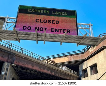 CHICAGO - MAY 2022: Sign Warns Of Express Lane Closure On Expressway In May 2022 In Chicago. Overpasses Crisscross Below Sign.