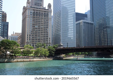 Chicago River View Downtown Skyscraper