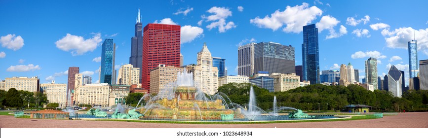 Chicago skyline panorama with Buckingham Fountain, United States