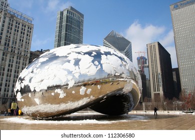 CHICAGO,IL-FEB 09: Skygate Bean Covering By Snow Against High Building Towers And Blue Sky With Unidentified Visitors At Millenium Park On February 09, 2008 In Chicago, IL USA.