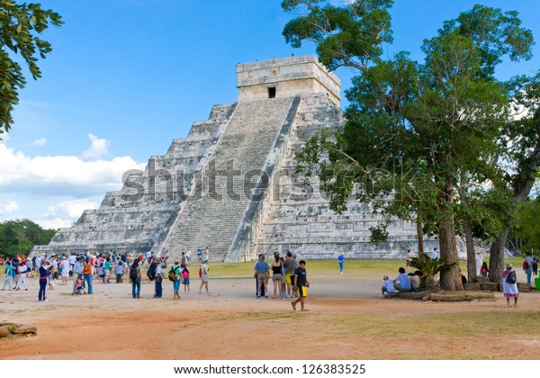 Chichen Itza Mexico December 26 Tourists Stock Photo Edit Now