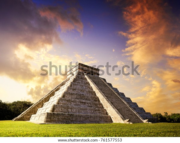 Photo De Stock De Pyramide De Chichen Itza Du Temple