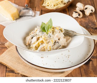 Chicken Alfredo Pasta In Creamy Sauce