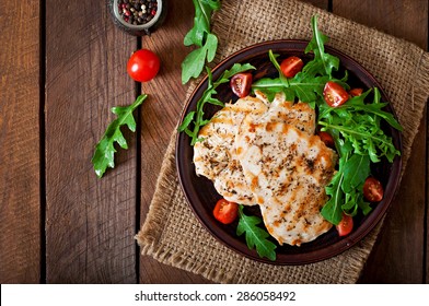 Chicken breast with fresh salad - arugula and tomato