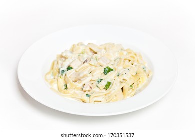 Chicken Creamy Alfredo Sauce With White Meat Chicken, Spinach & Fettuccine Pasta