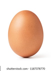 huevo de pollo aislado en fondo blanco