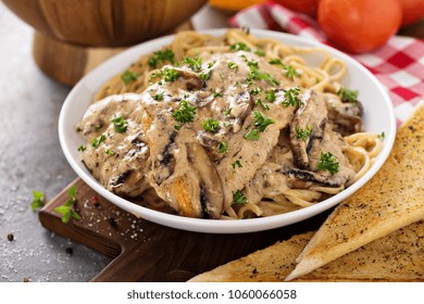 Chicken Marsala With Mashrooms And Linguine Pasta