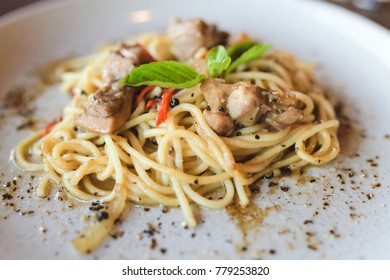 Chicken  Spaghetti With Black Pepper Sauce