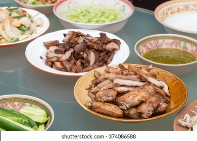 Chicken wing grill with beef grill in white and brown dish with a lot of ingredient on dark grey mirror table stock photo