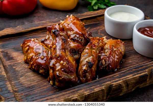 chicken wings in barbecue\
sauce