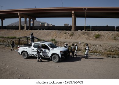 Juárez, Chihuahua, Mexico, 05-10-2021 National Guard Detains A Family Of Migrants From Haiti, The Family Tried To Cross The Rio Grande Illegally To Reach The United States To Request Political Asylum.