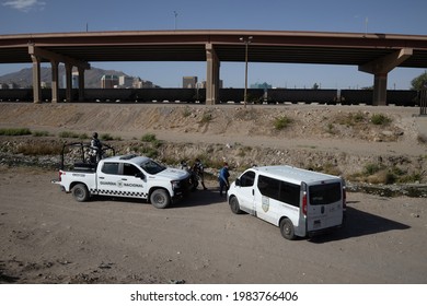 Juárez, Chihuahua, Mexico, 05-10-2021 National Guard Detains A Family Of Migrants From Haiti, The Family Tried To Cross The Rio Grande Illegally To Reach The United States To Request Political Asylum.