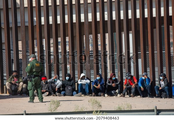 Juárez Chihuahua Mexico 11-22-2021\
group of migrants surrenders to a border patrol agent after\
crossing the border between Mexico and the United\
States