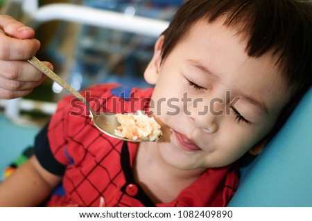 child bored with food