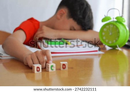 child with DCD frustrated doing homework, importance of educational needs and special attention to this disorder.