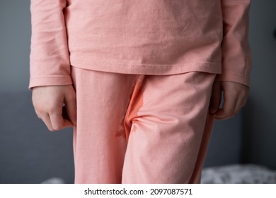Child described pants. inflammation of the urinary system in a child, cystitis, urinary incontinence