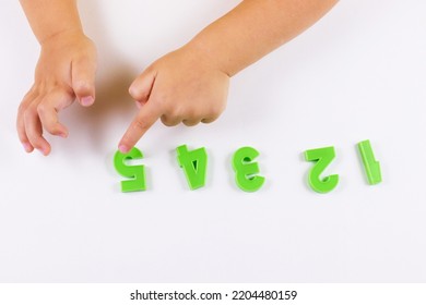Child development. Counting training. The child points to the numbers