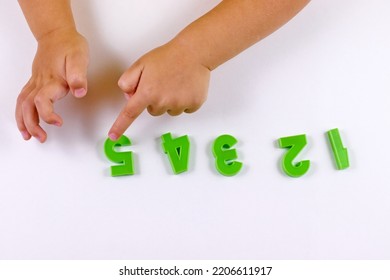 Child development. Counting training. The child points to the numbers