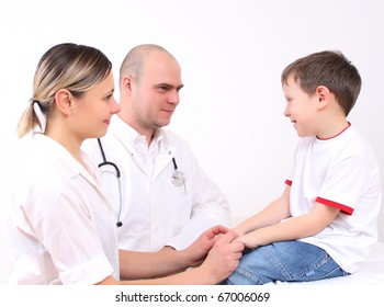 child to the doctor, assistant