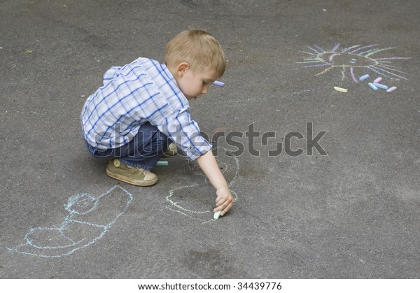 child drawing on asphalt\
car