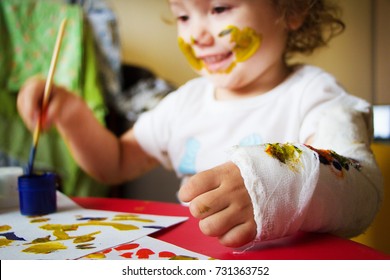 Child Draws With A Fracture Of The Hand