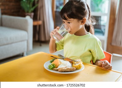 311,087 Children Eating Healthy Food Images, Stock Photos & Vectors ...