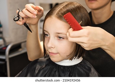 3,339 Child getting haircut Images, Stock Photos & Vectors | Shutterstock