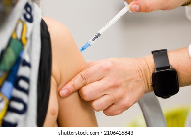 Child getting the Covid19 vaccine.
