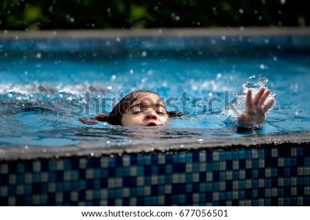 child girl drowning in pool.