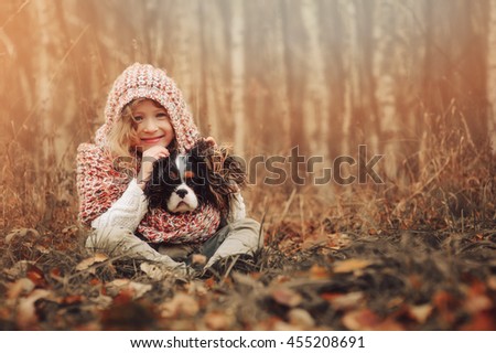 Similar – Foto Bild fröhliches Kind Mädchen mit einem Korb voller Äpfel, das mit ihrem Hund spielt.