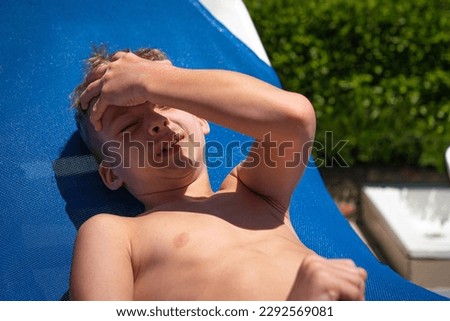 A child has sunstroke. The boy overheated in the sun . Heat stroke