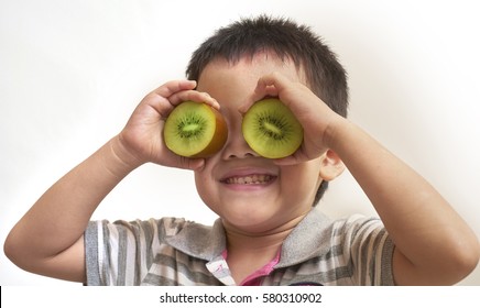 Child Holding Kiwi Fruit And Pretend As Using A Binocular. Parents Actively Seek Ideas For New Foods To Introduce Into Their Kids’ Diets, Kiwifruit Are Accompanied By Extreme Flavors That Kids Crave.