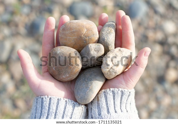 Stone holding. Handful of Pebbles. EASIHOLD hold Stones perfecty in place.