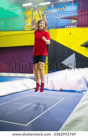 Similar – Foto Bild Freunde genießen einen aktiven Tag in einer Trampolinhalle